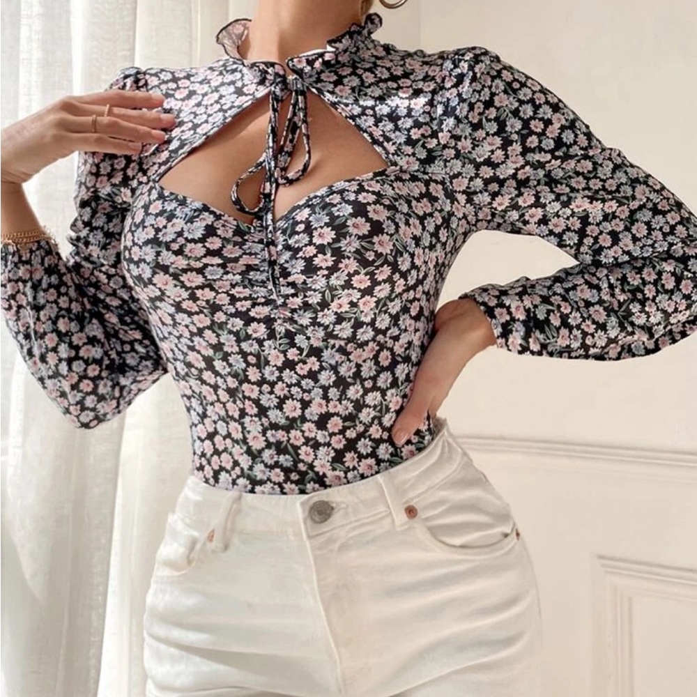 SHEIN Floral Hollow Out Lantern Sleeve Bodysuit - Picture 2 of 5